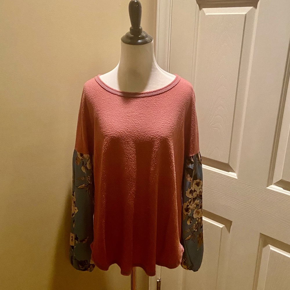 Boutique top with floral sleeves